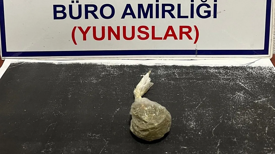 Kütahya'da Bir Şahsın Mont Cebinden Bonzai Çıktı