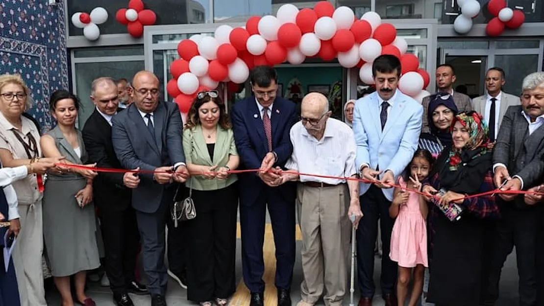 Kütahya'da Yaşlı Ve Engelli Gündüz Yaşam Merkezi Açıldı