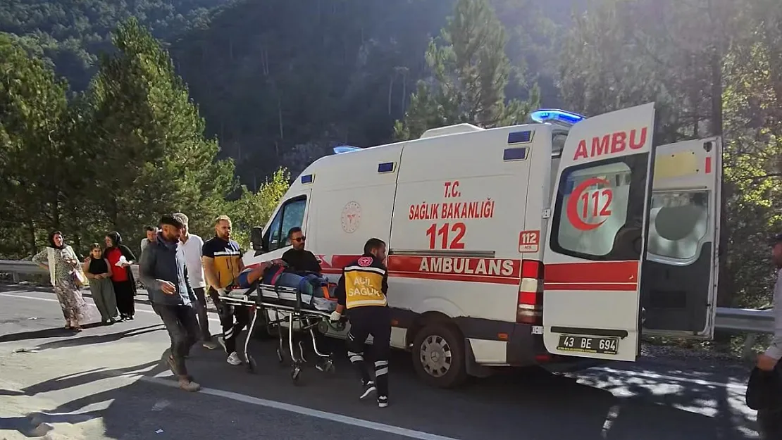 Kütahya'da Yol Çalışmasındaki İşçiye Otomobil Çarptı