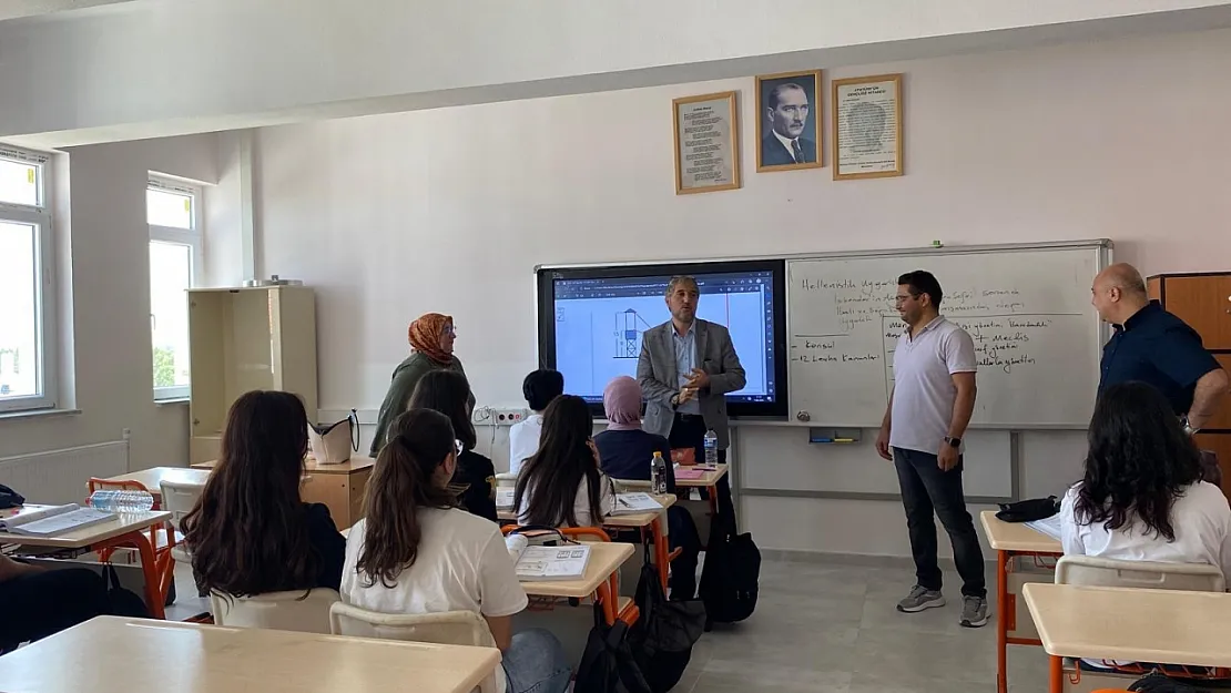 Kütahya İl Millî Eğitim Müdürü Yılmaz'dan Necip Fazıl Kısakürek Anadolu Lisesi'ne Ziyaret