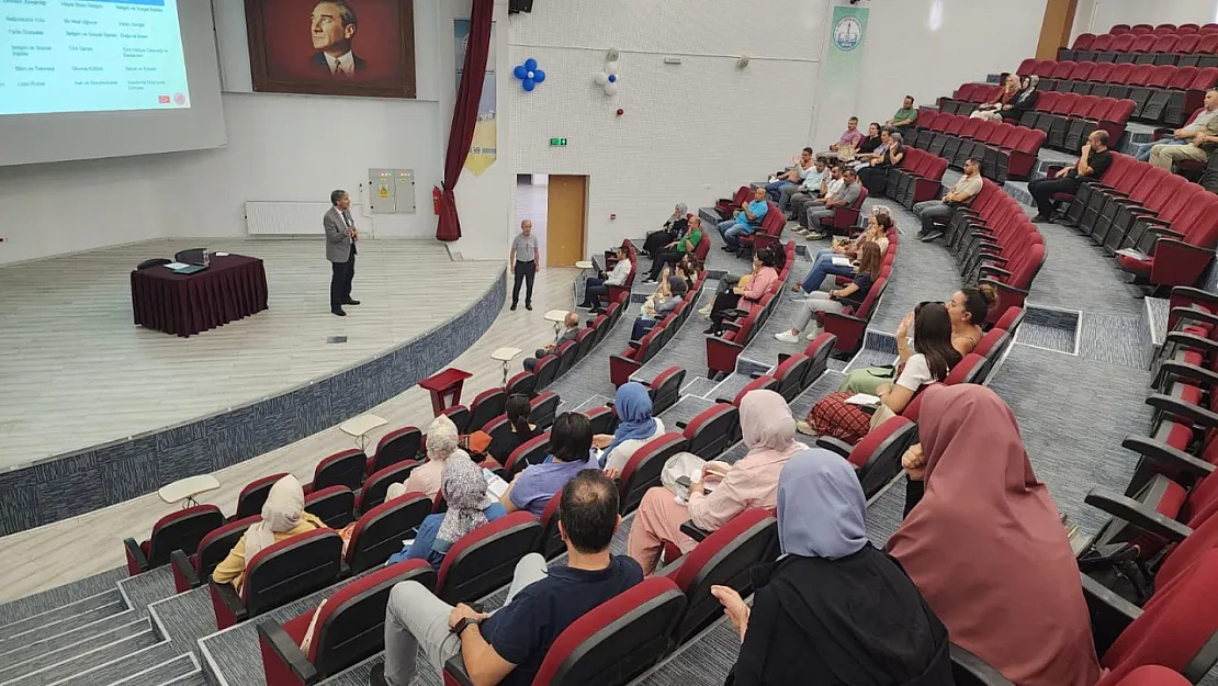 Kütahya MEM Müdürü Yılmaz'dan Öğretmen Seminerlerine Ziyaret