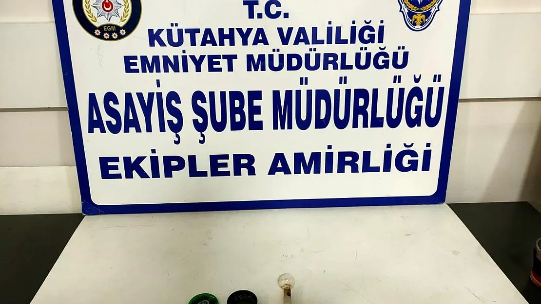 Kütahya'da aranan şahsın üzerinde uyuşturucu bulundu