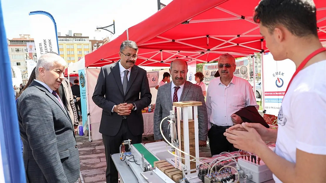 Kütahya’da Mesleki Teknik Eğitim Fuarı