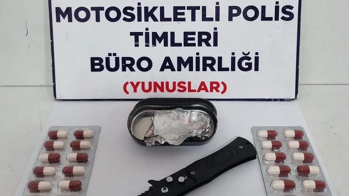 Kütahya'da Yunus Timleri bir kişinin eşyaları arasında uyuşturucu buldu