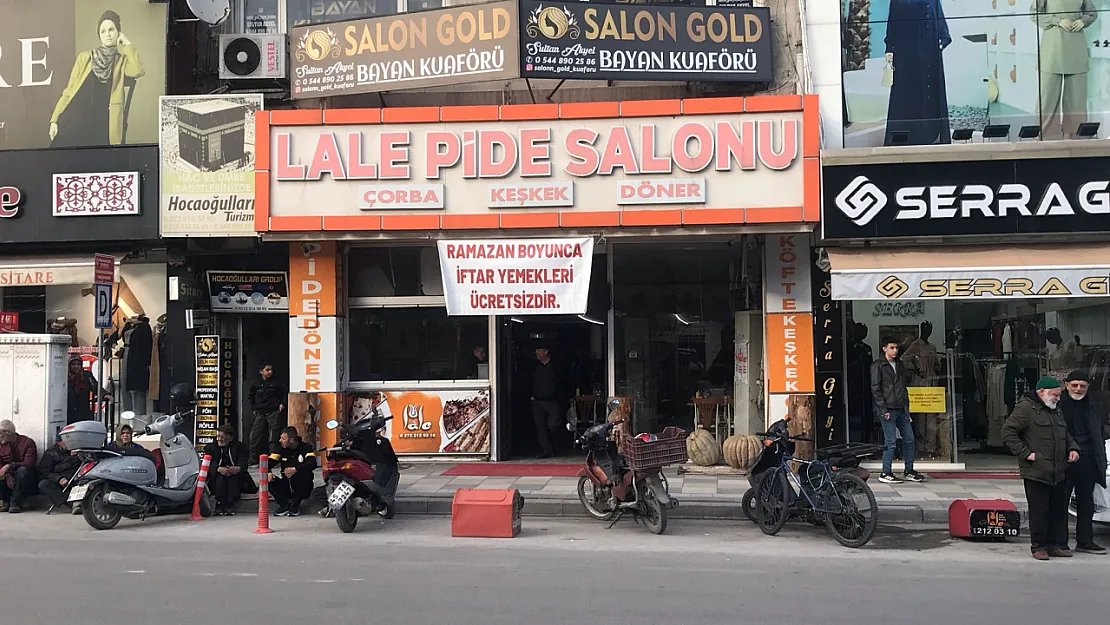 Lale Pide'de 17 Yıldır Ücretsiz İftar Geleneği Sürüyor