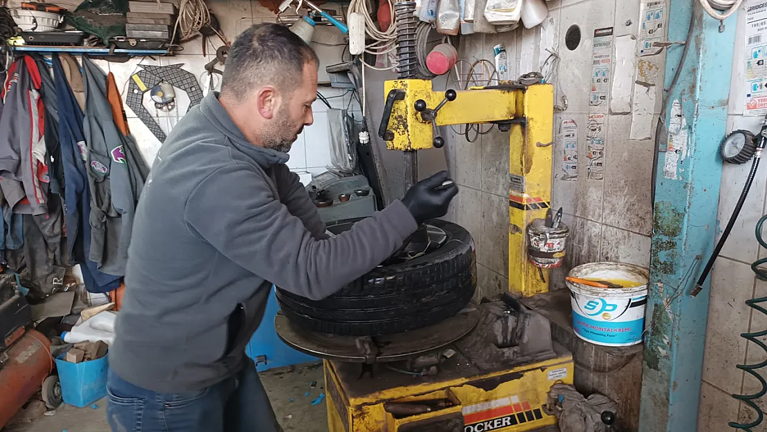 Lastikçilerde 'Kış Lastiği' Yoğunluğu Yaşanmaya Başlandı