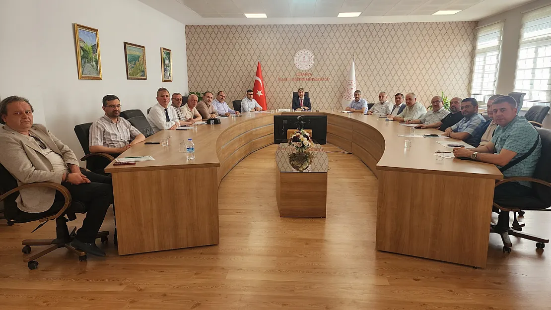 Lise Müdürleri Sene Sonu Değerlendirme Toplantısında Bir Araya Geldi