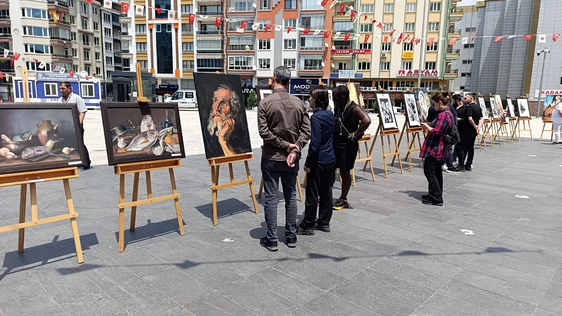 Lise Öğrencilerinin Sergisi Büyük İlgi Gördü