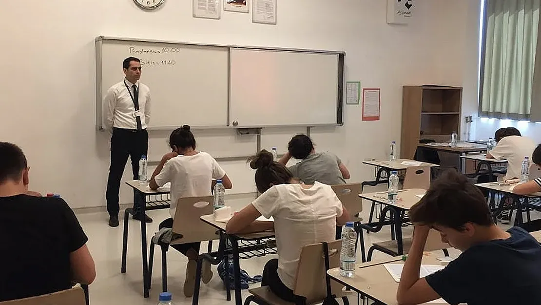 Liseler 3 Yıla Mı Düşecek? Liselerde Zorunlu Eğitim Süresi Değişiyor Mu?