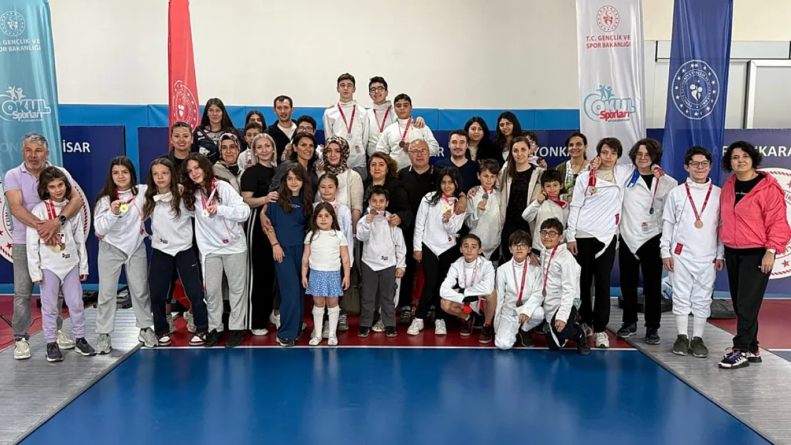 Madalyalarını Anneleri Verdi
