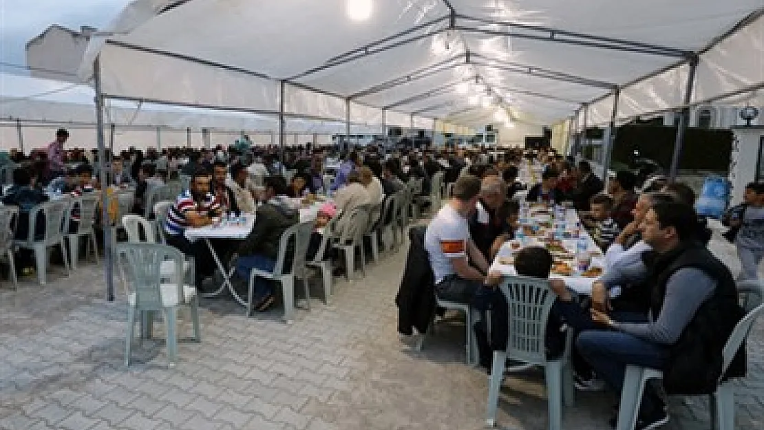 Mahalle iftarları Osman Gazi Mahallesi’nden başladı