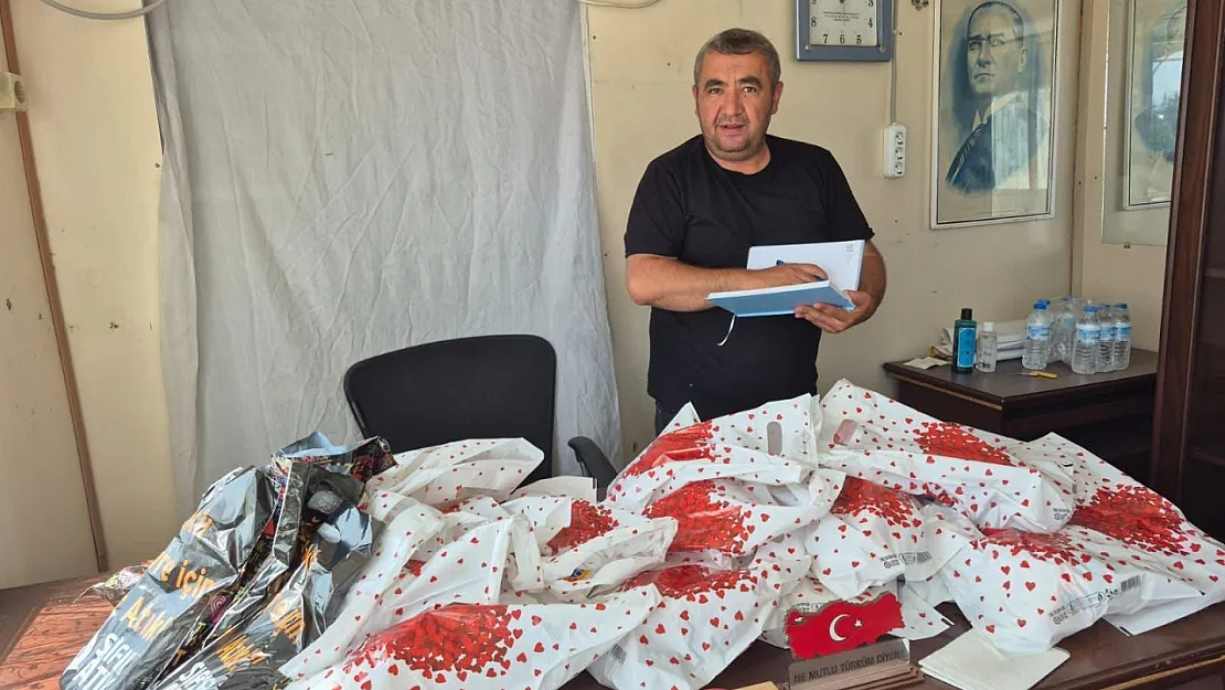 Mahalle Muhtarından Öğrencilere Kırtasiye Yardımı