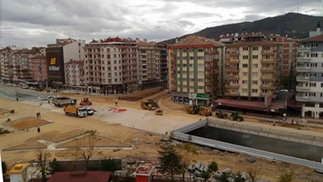 Maliye Kavşağı’nda asfalt atıldı – Kocatepe Gazetesi