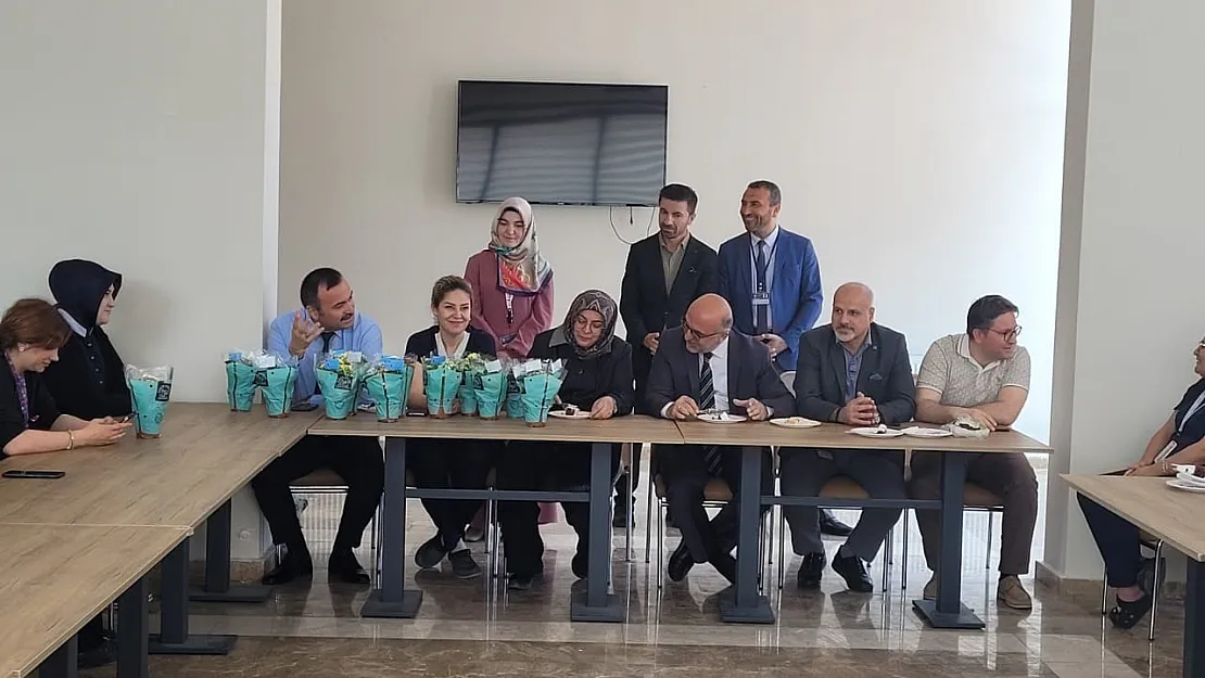 Manevi Rehberler Hemşireleri Unutmadı