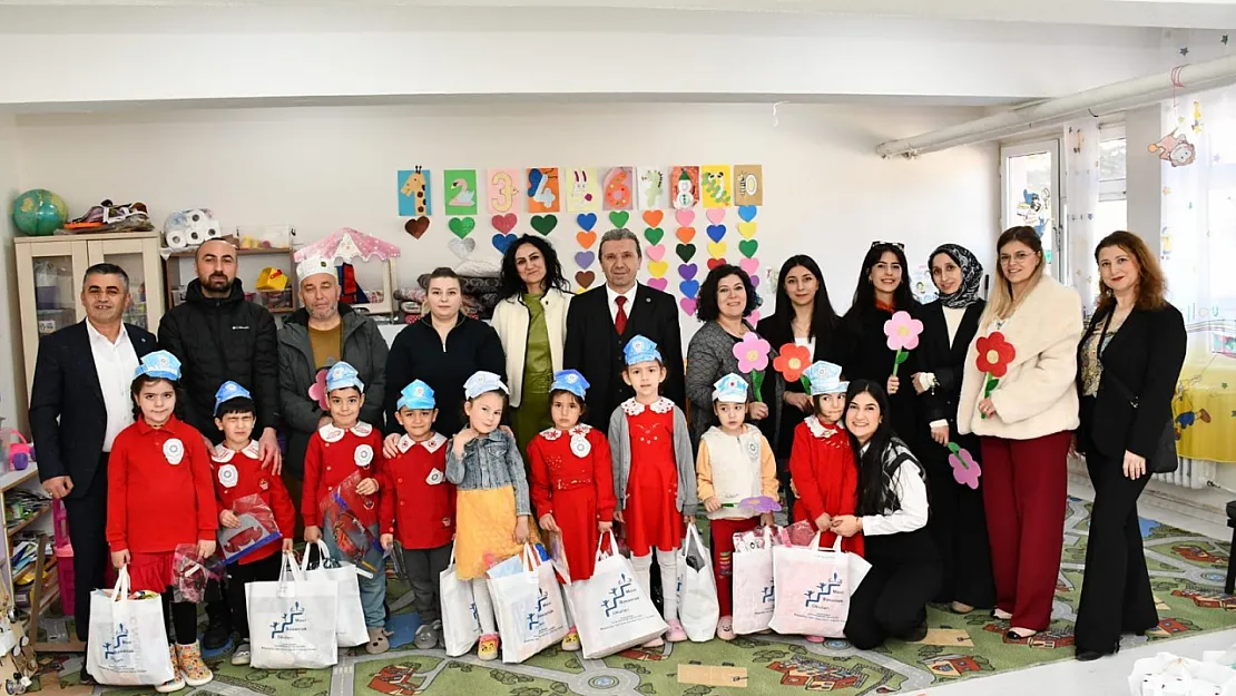 Mavi Basamaklı Miniklerden Anlamlı Destek