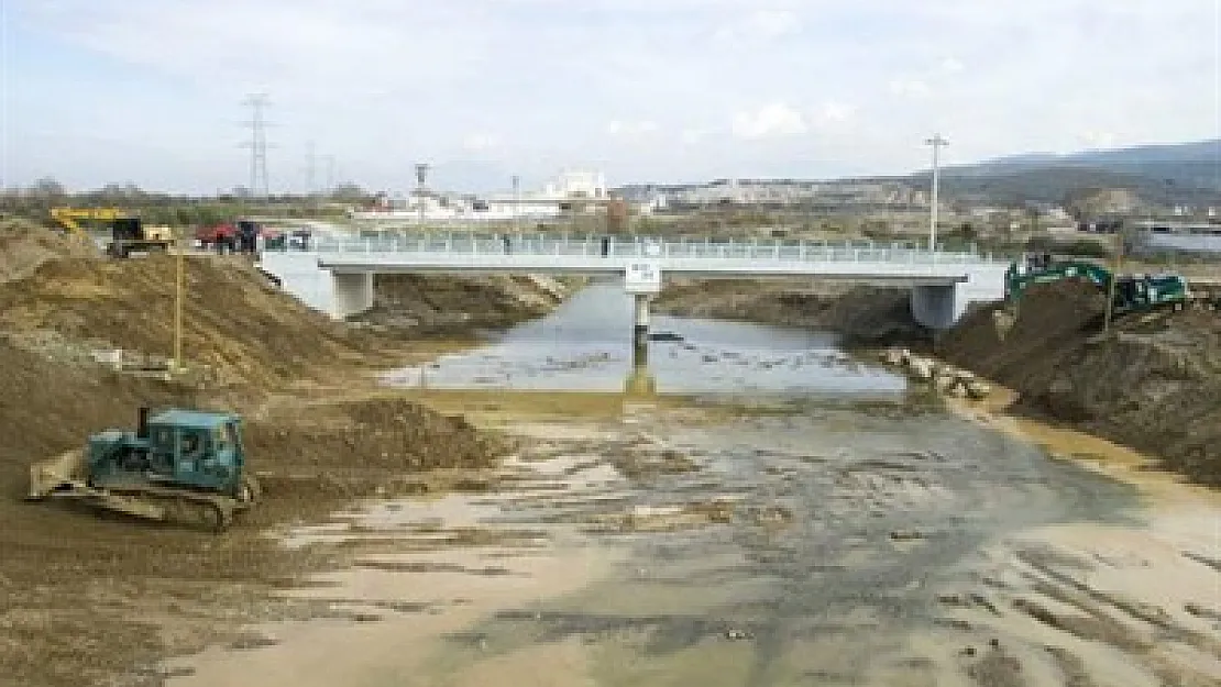 Menderes yaptırdı, Eroğlu sahip çıktı