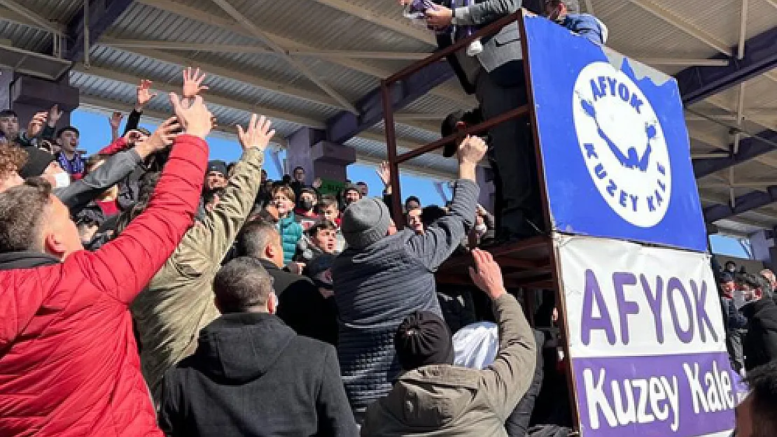 MHP Milletvekili Taytak ve Ülkücü teşkilatlar tribünden tam destek verdi