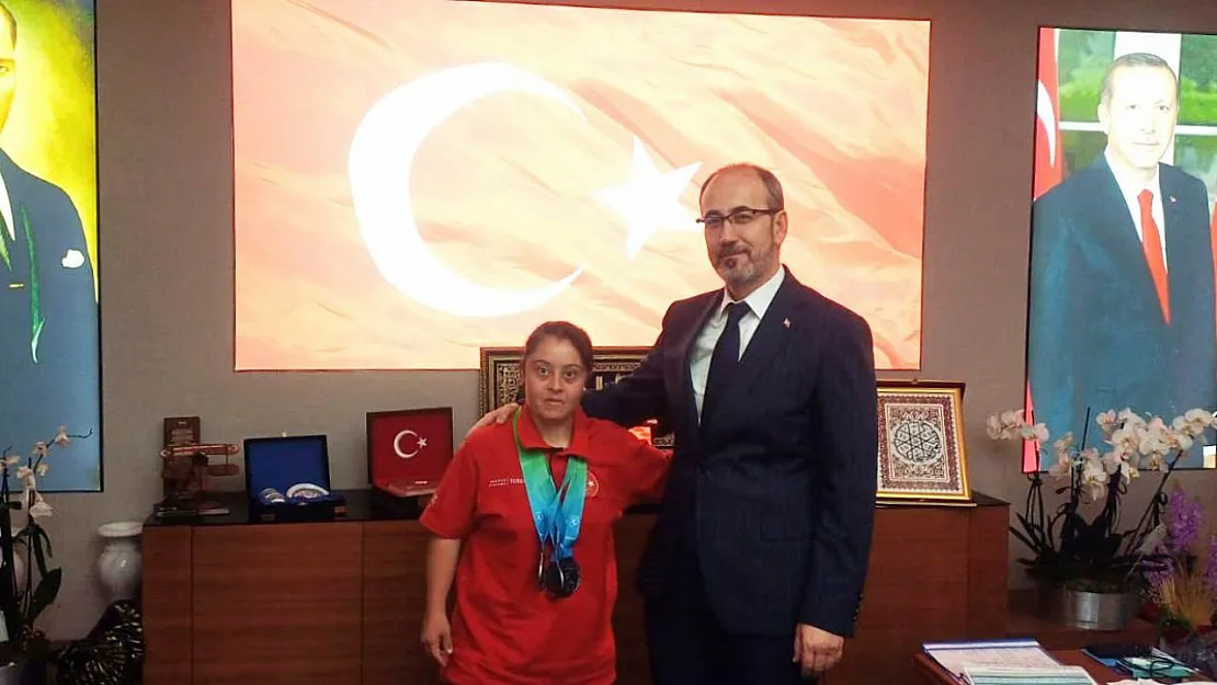 Milli Sporcudan, Müdür Öztürk'e Ziyaret