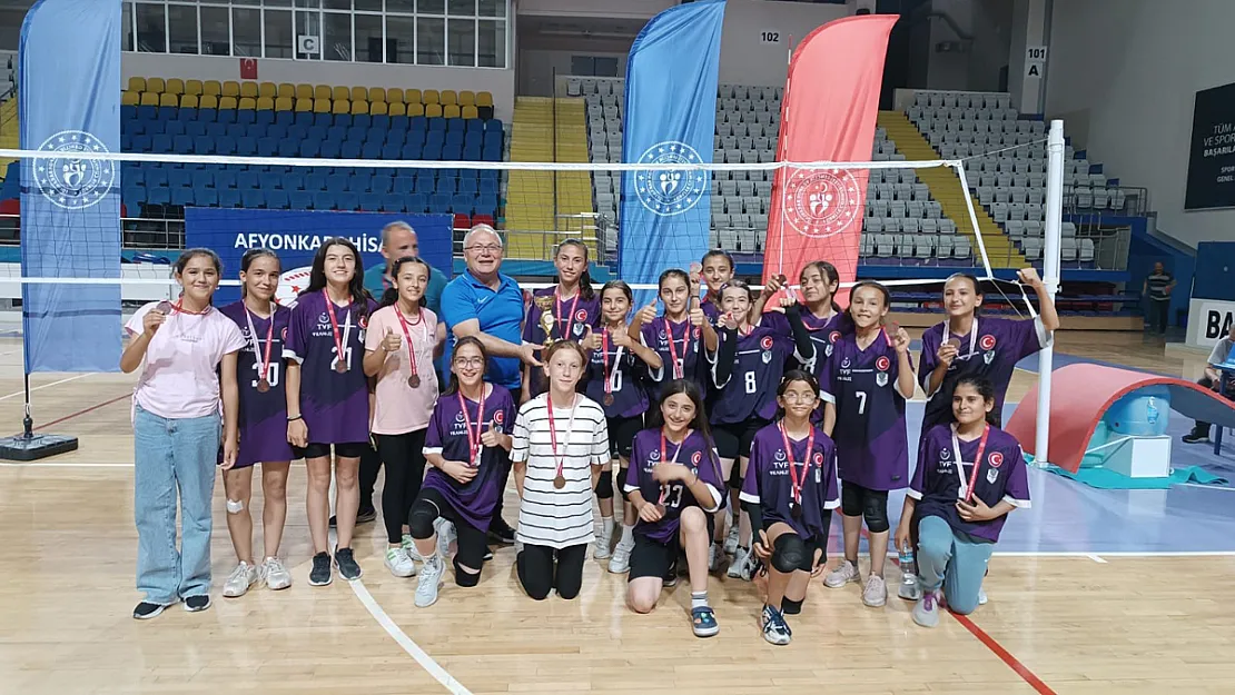 Mini Kızlar Voleybol Kulüp Müsabakaları Sona Erdi