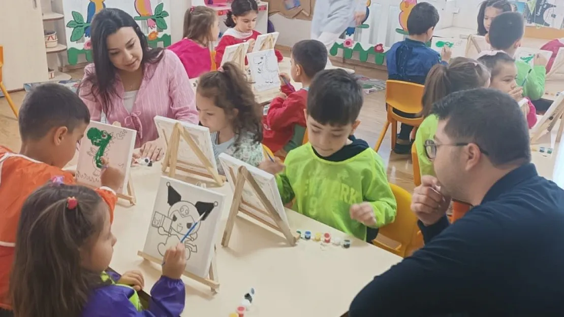 Minik Ressamlar Hayallerini Tuvale Yansıttı