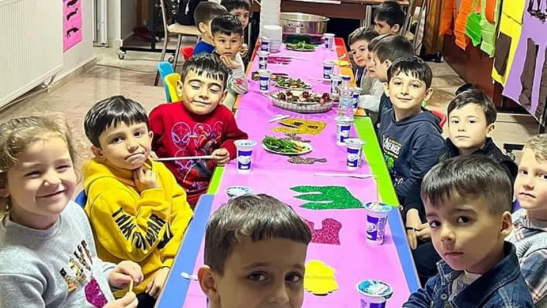 Minikler tekne oruçlarını açmak için iftarda buluştu