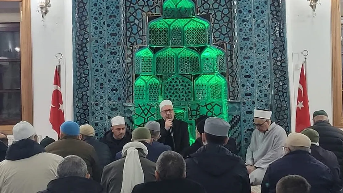 Mısri Camii'nde Hatimle Sabah Namazı Kılındı