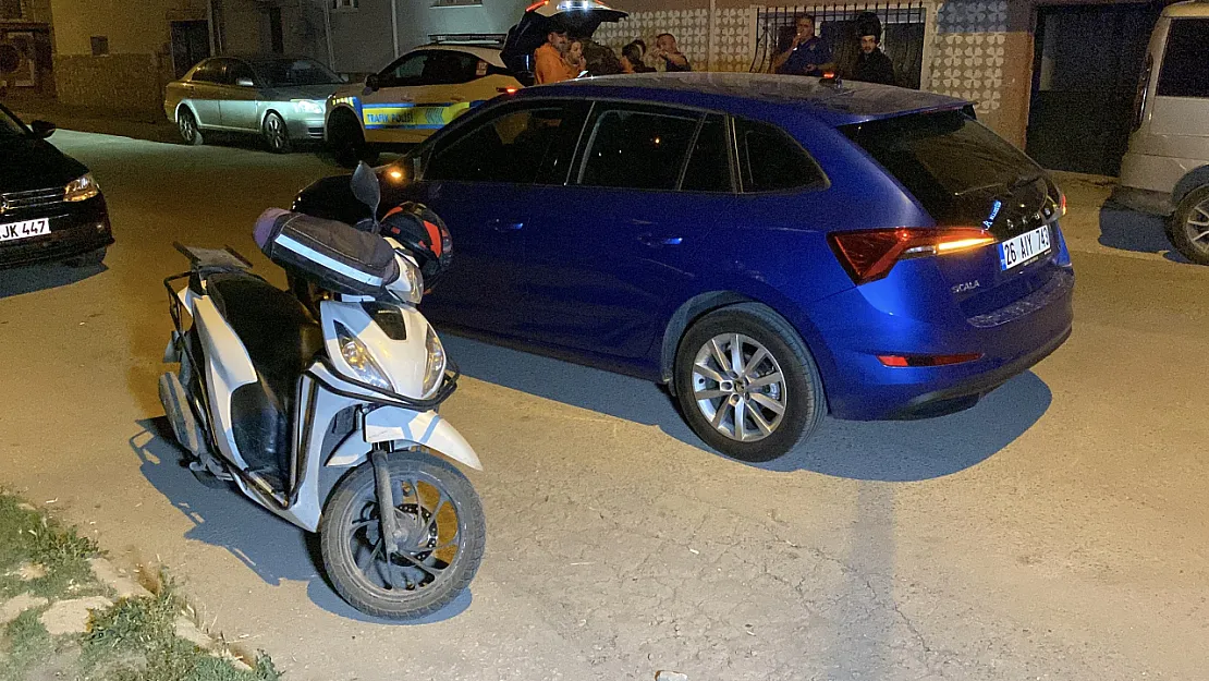 Motokurye İle Otomobil Çarpıştı, 1 Yaralı