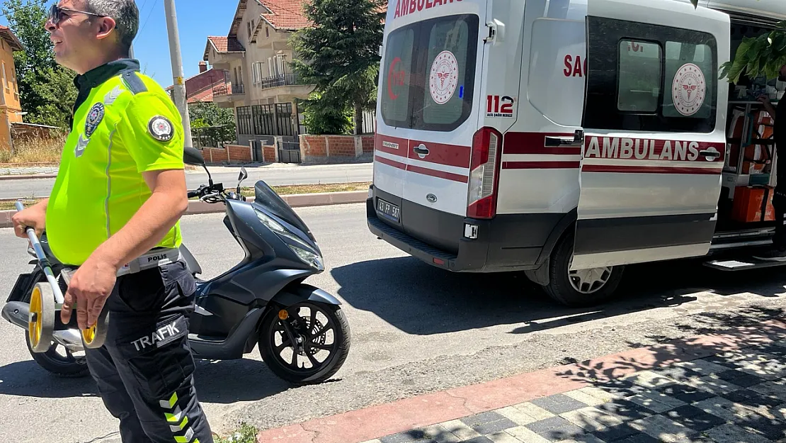Motosiklet İle Bisiklet Çarpıştı: 3 Yaralı