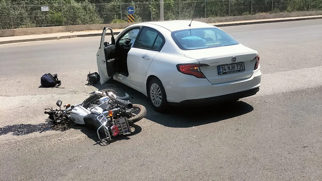Motosiklet, Otomobille Çarpıştı: 1 Yaralı