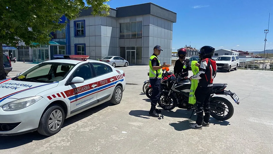 Motosiklet Sürücülerine Yönelik Jandarmadan Trafik Eğitimi