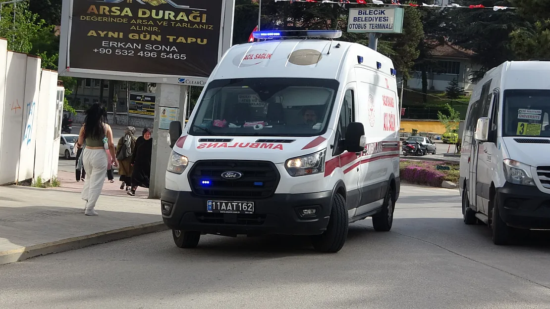 Motosikletin Çarptığı Yaya Hastaneye Kaldırıldı
