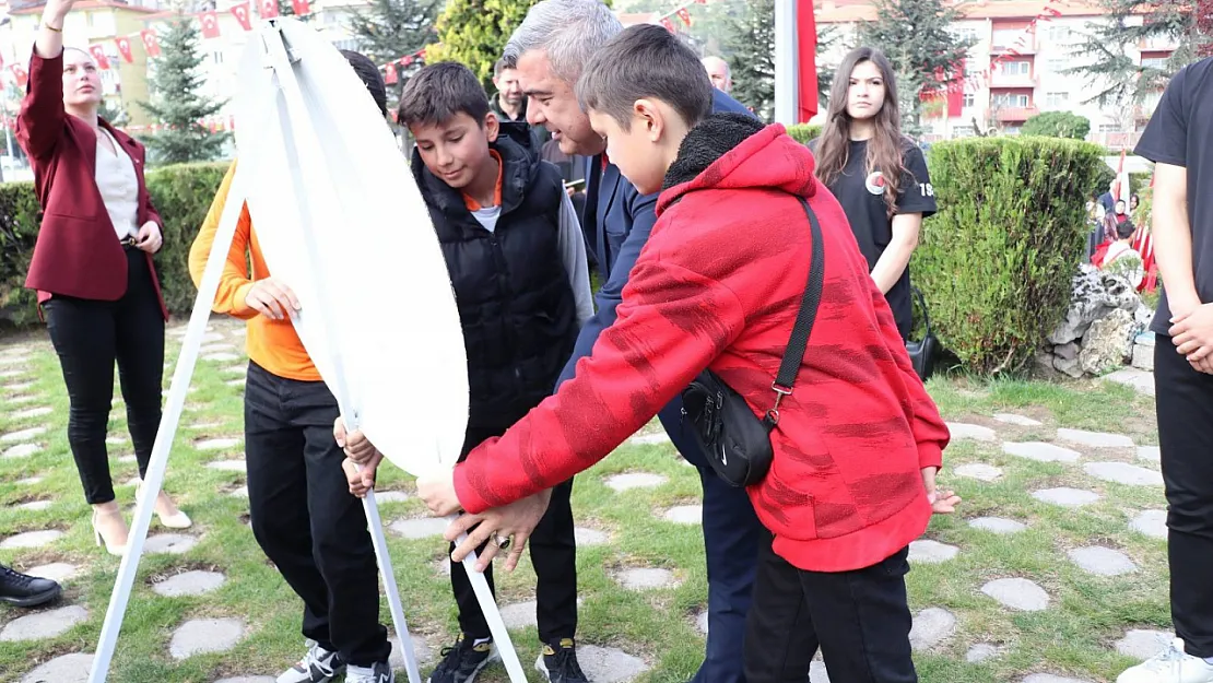 Müdür Sünnetci, Çelengi Çocuklarla Sundu