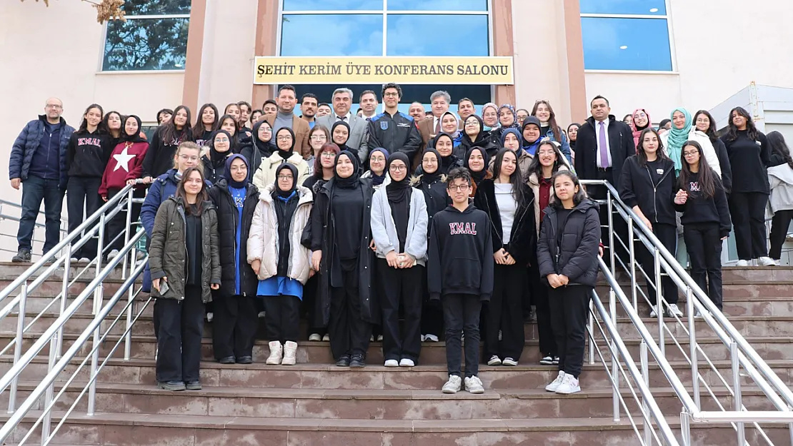 Müdür Sünnetci'den Öğrencilere: Durmayın, Hep İlerleyin