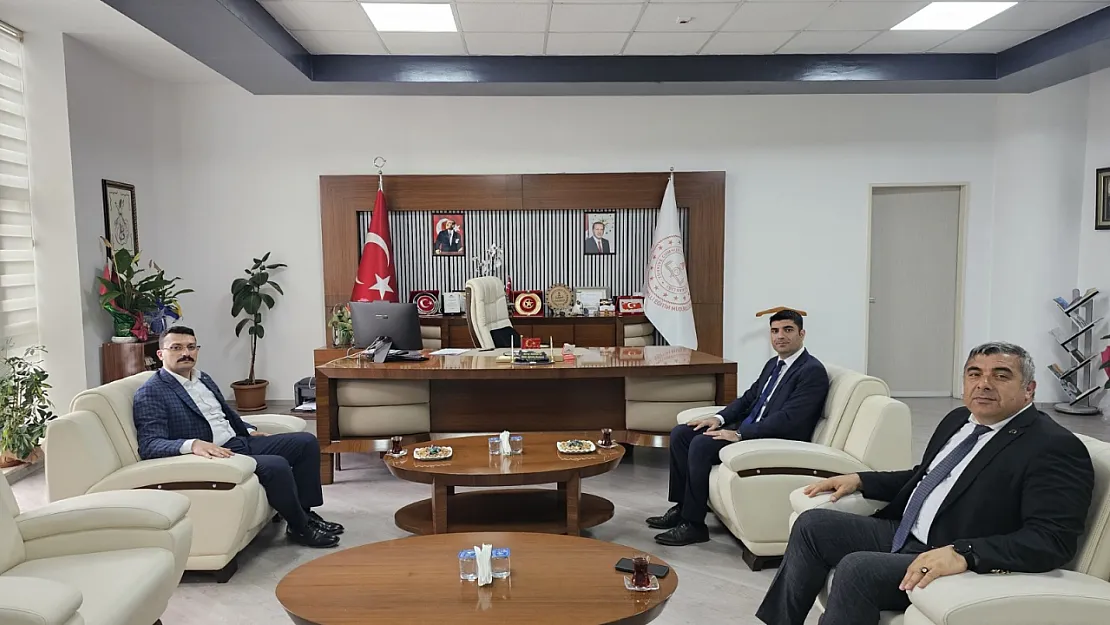 Müdür Sünnetci, Kaymakamlarla Görüştü
