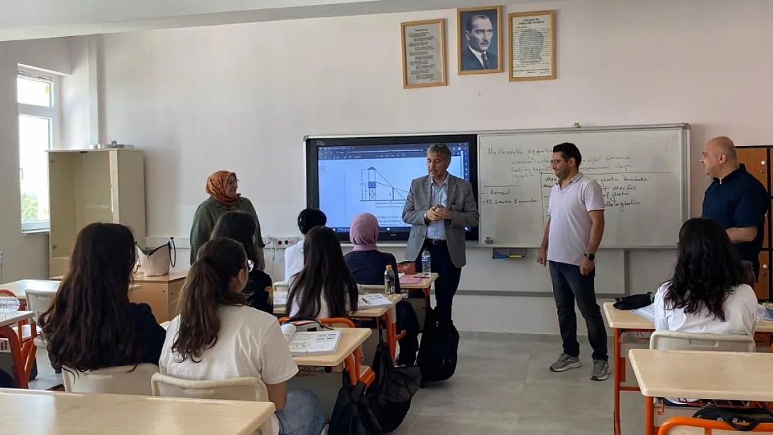 Müdür Yılmaz: 'Öğrencilerimizle Birlikte Daha Güçlü Bir Gelecek İçin Sahadayız'