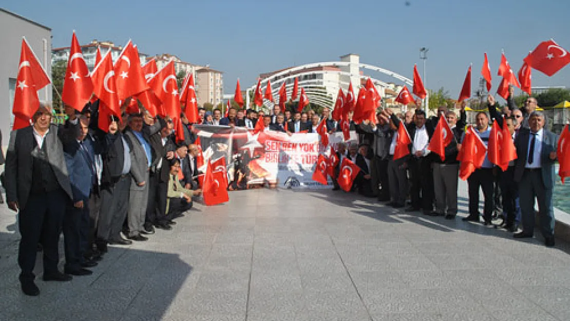 Muhtarlar Mehmetçiğe destek için bayrak açtı