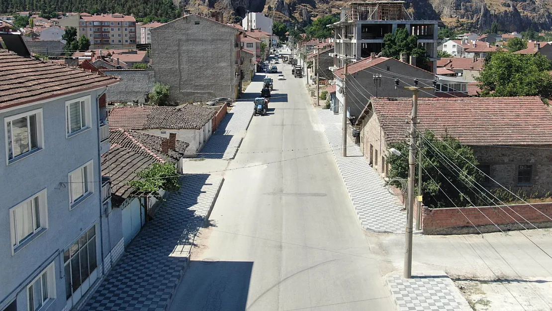 Mustafa Kemal Caddesi'nde Kaldırım Çalışmaları Tamamlandı