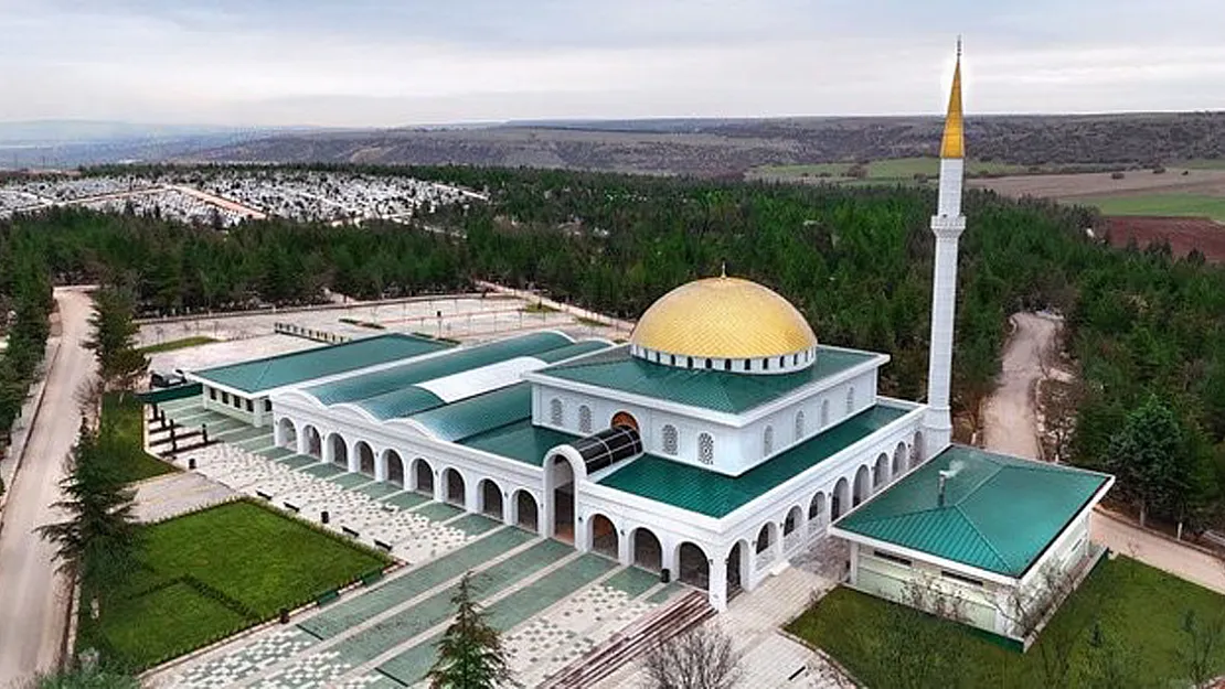 Nebi Hatipoğlu’dan 100. Yıl Camii Hakkında Paylaşım