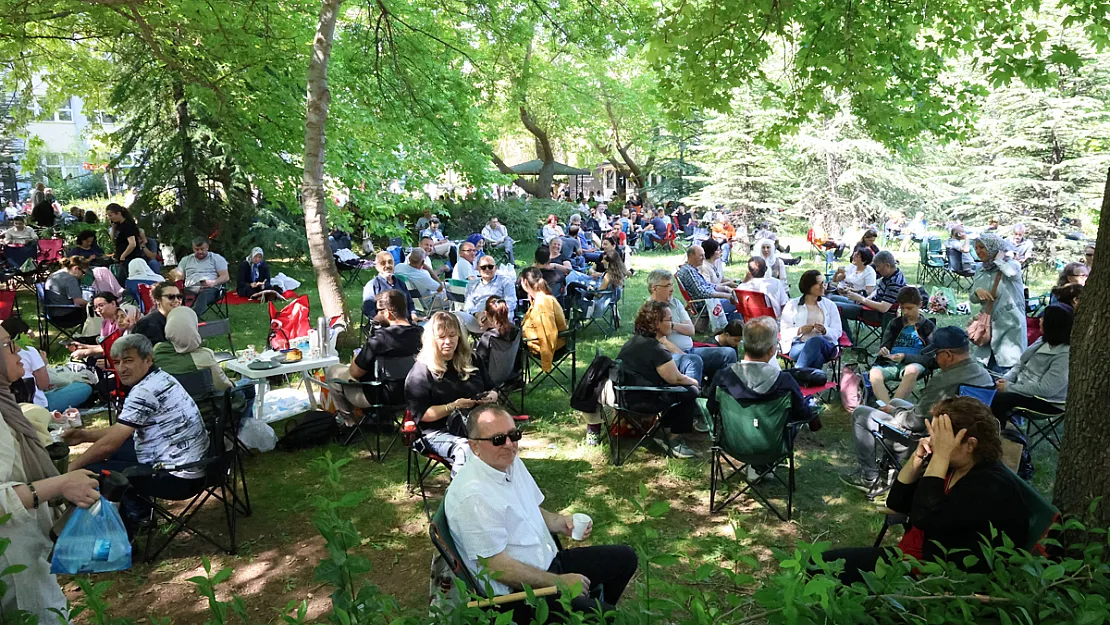 Öğrenciler Sınıflarda Aileleri İse Dışarıda AYT Heyecanı Yaşadı