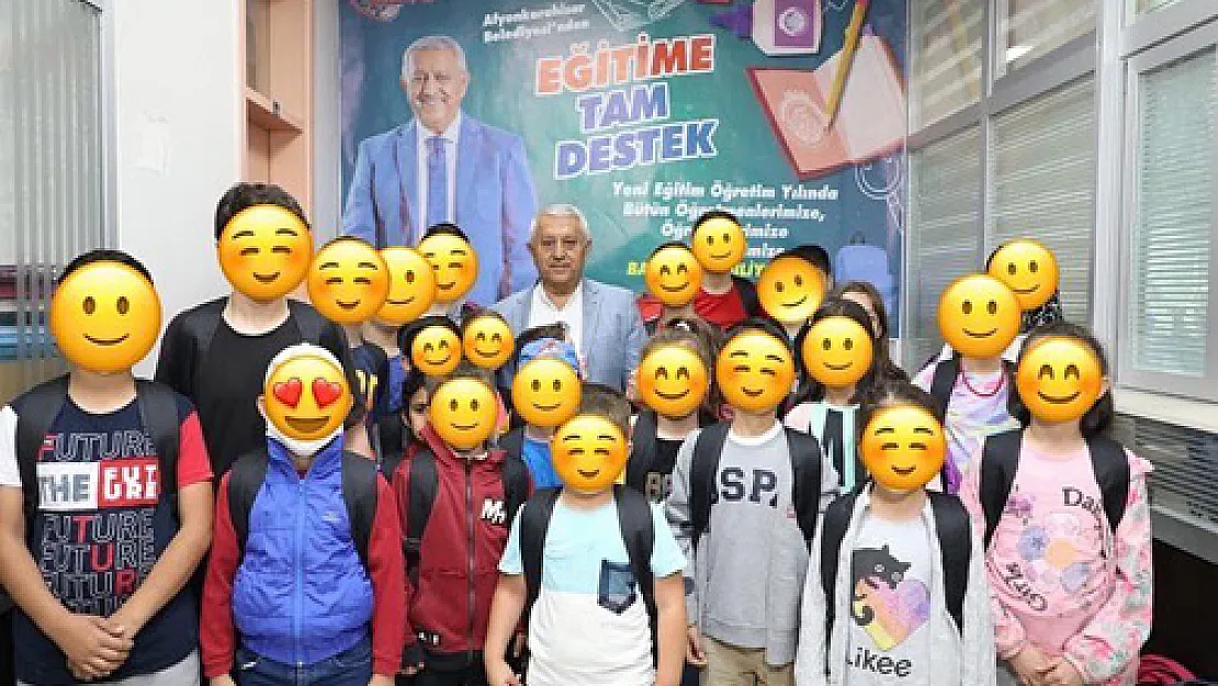 Öğrencilere çanta ve kırtasiye yardımı yapıldı