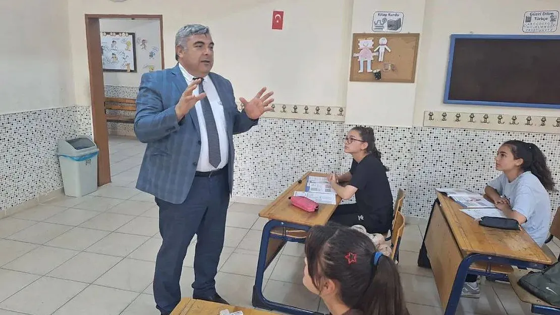 Öğrencilere Gece Sürprizi: İl Müdürü Kapılarını Çaldı
