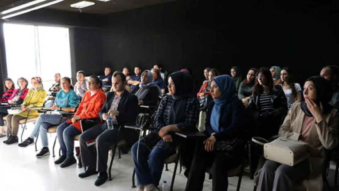 'Öğretmen öğrencinin yüreğine dokunmadan beynine giremez'