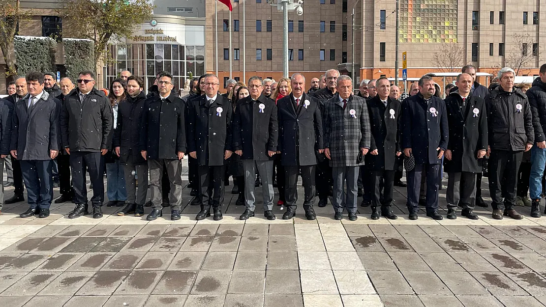 Öğretmenler Günü İçin Çelenk Sunma Töreni Yapıldı