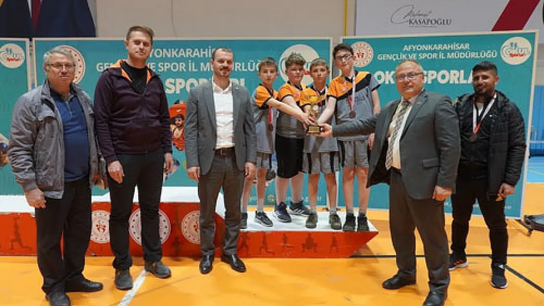 Okul Sporları Badminton maçları tamamlandı