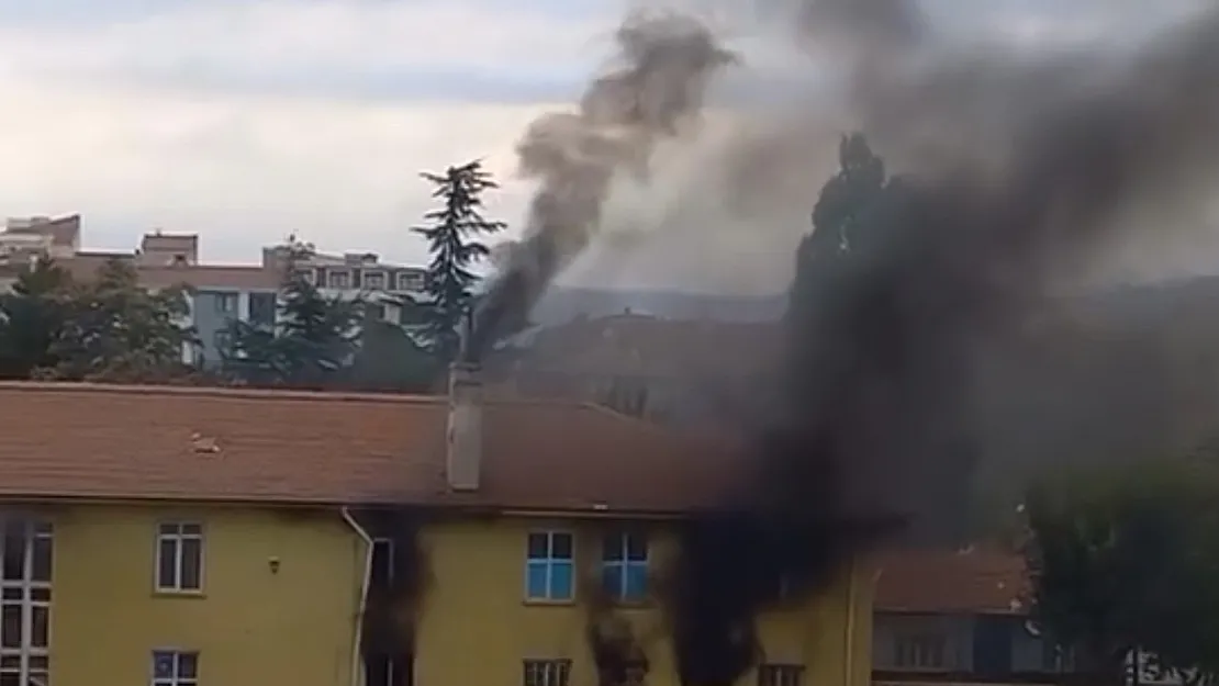 Okulda Yangın Alarmı: Paniğe Neden Oldu!