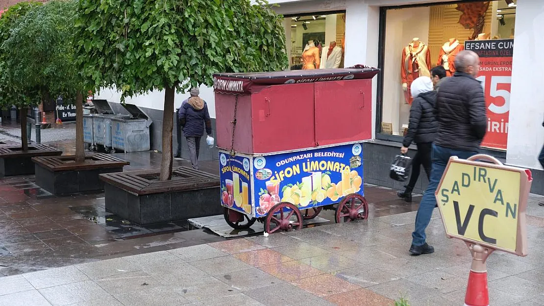 Olumsuz Hava Şartları Seyyar Satıcıları Etkiledi