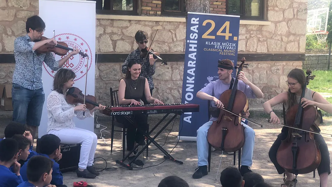 Orda, Bir Köy Var Uzakta… O Köy Klasik Müzik İle Yankılandı