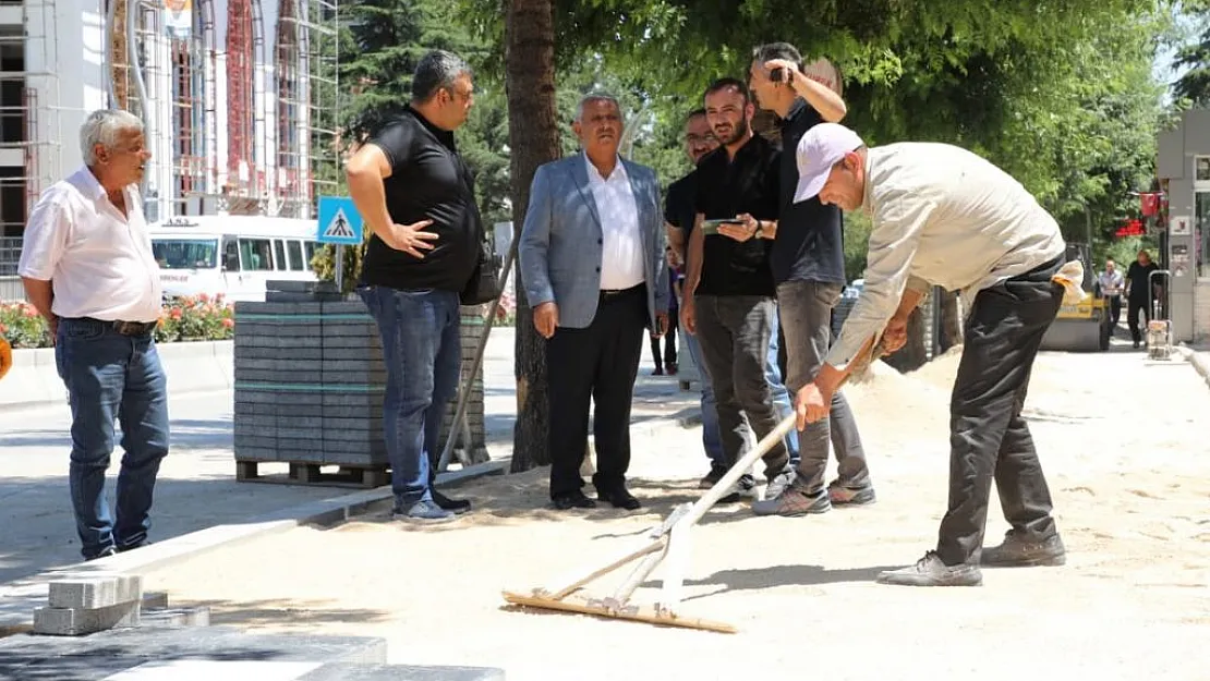 ORDU BULVARINDA KALDIRIM YENİLEME ÇALIŞMALARINA BAŞLANDI