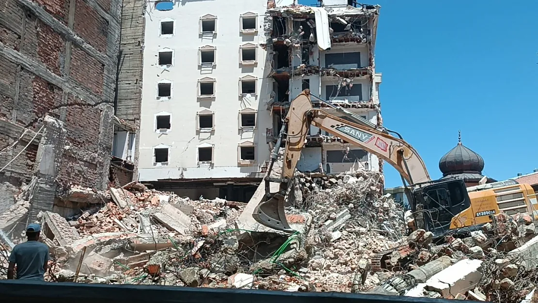 Otel Yıkımı Sürüyor, Eylül'de İş Bitecek