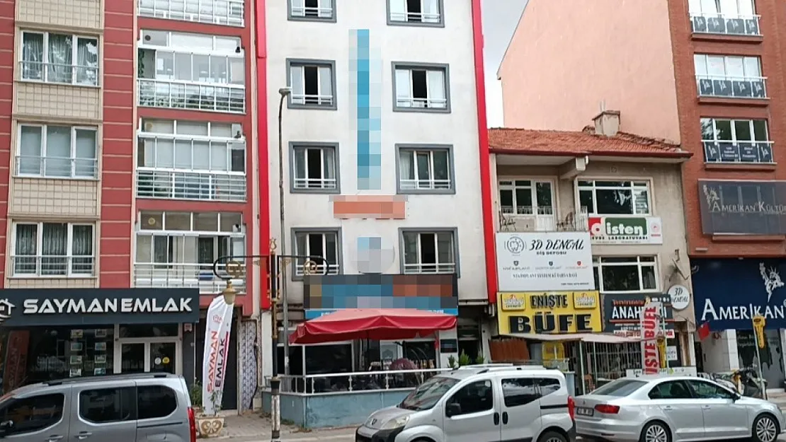 Otelde Yangın: 2 Kişi Dumandan Etkilendi